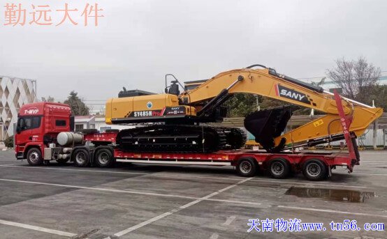 发掘机拖车图片